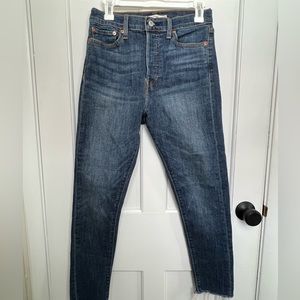 Women’s Levi’s size 29 wedgie skinny jeans dark